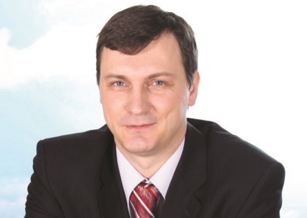 Директор института искусств